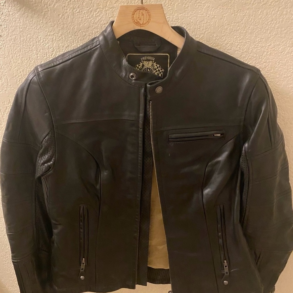 BRAND NEW NEVER WORN women Roland Sands Design S 
Maven jacket.
